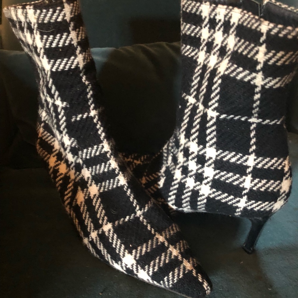 Authentic Burberry stiletto boot.
